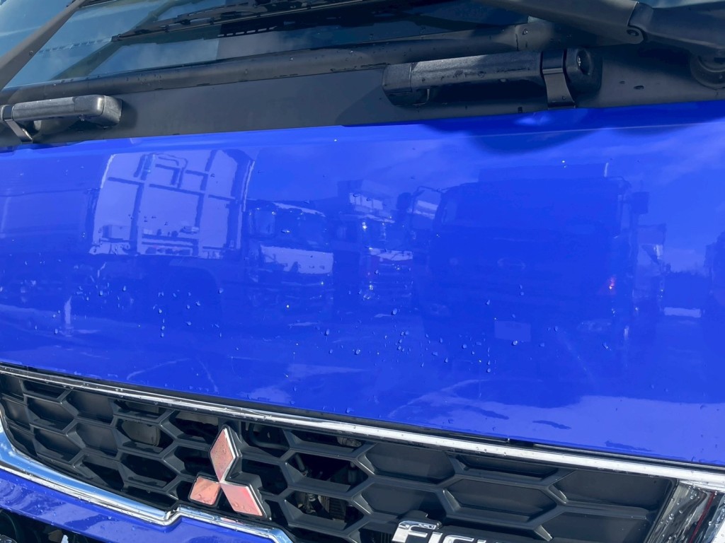 フロントパネルにキズ・ヘコミがあります。|三菱 ファイター 2KG-FK62FZの写真15