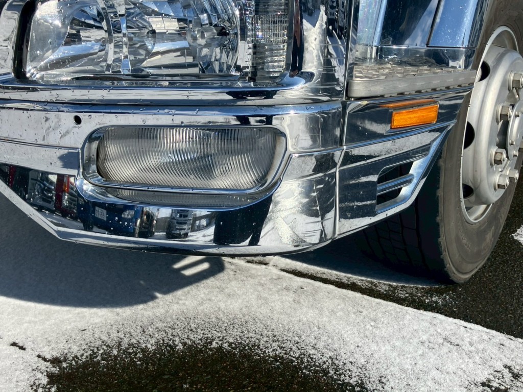 フロントバンパーにキズがあります。|三菱 ファイター 2KG-FK62FZの写真16