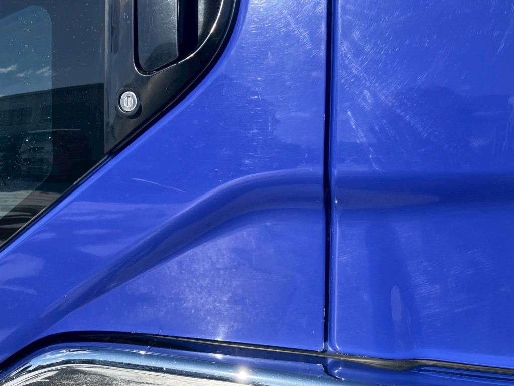 助手席側ドアにキズがあります。|三菱 ファイター 2KG-FK62FZの写真18