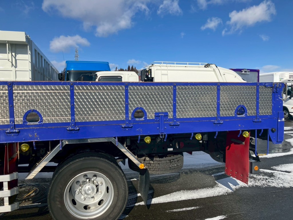 助手席側ボディーにキズ・サビ・ヘコミがあります。|三菱 ファイター 2KG-FK62FZの写真21