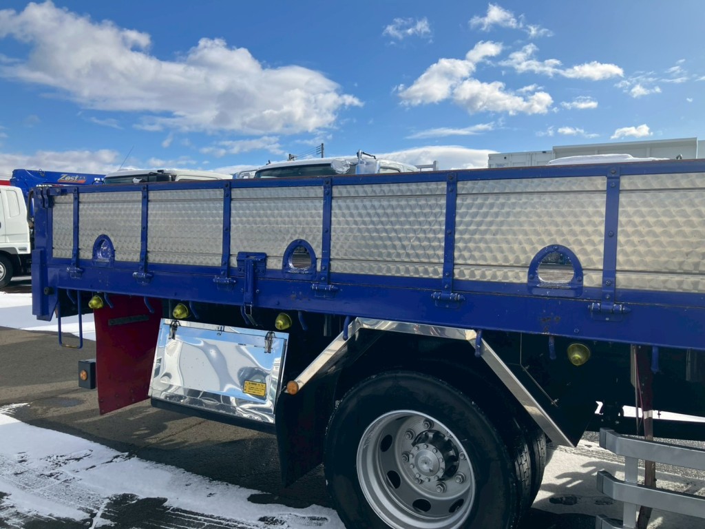 運転席側ボディーにキズ・サビ・ヘコミがあります。|三菱 ファイター 2KG-FK62FZの写真26