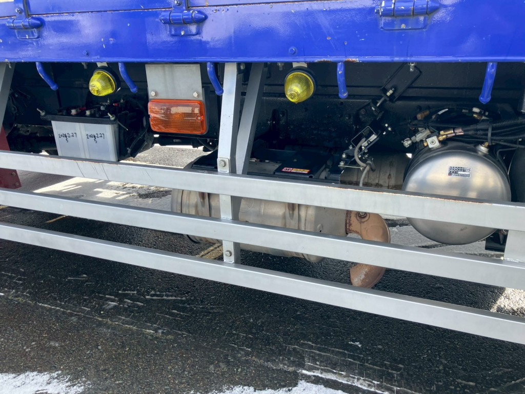 運転席側サイドバンパーにキズ・サビがあります。|三菱 ファイター 2KG-FK62FZの写真27