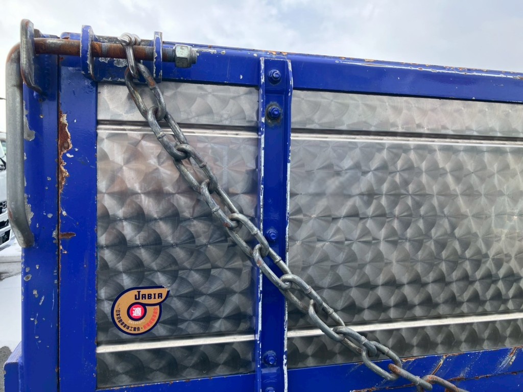 リアアオリに看板跡があります。|三菱 ファイター 2KG-FK62FZの写真29