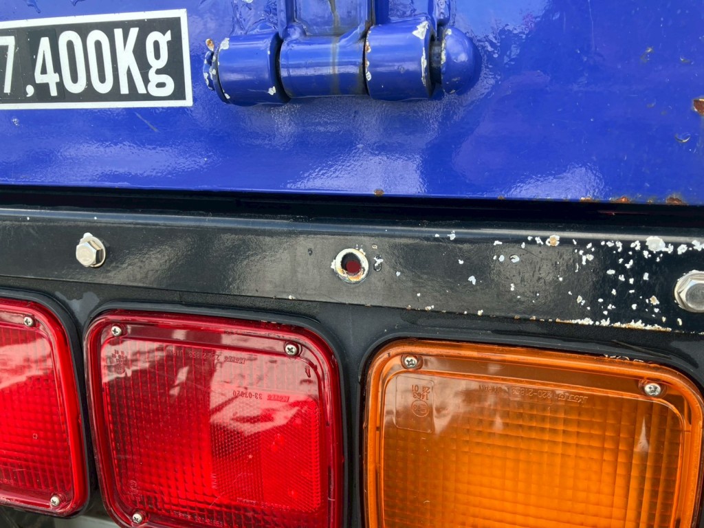 右側テールランプステーのボルトが欠品しています。|三菱 ファイター 2KG-FK62FZの写真30