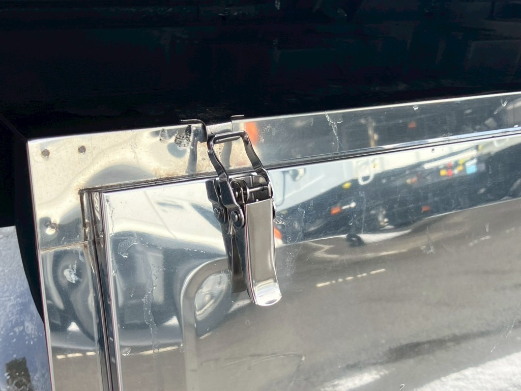 工具箱フタに曲がりがあります。|三菱 ファイター 2KG-FK62FZの写真32