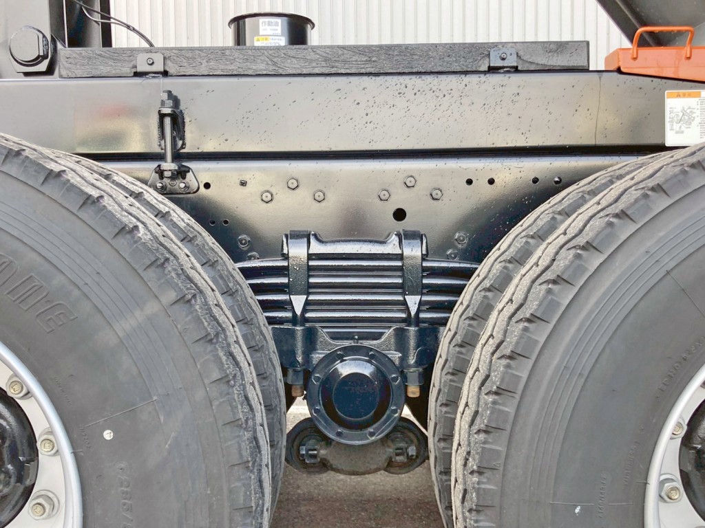 リーフサスです。|三菱 スーパーグレート 2PG-FV80HXの写真5