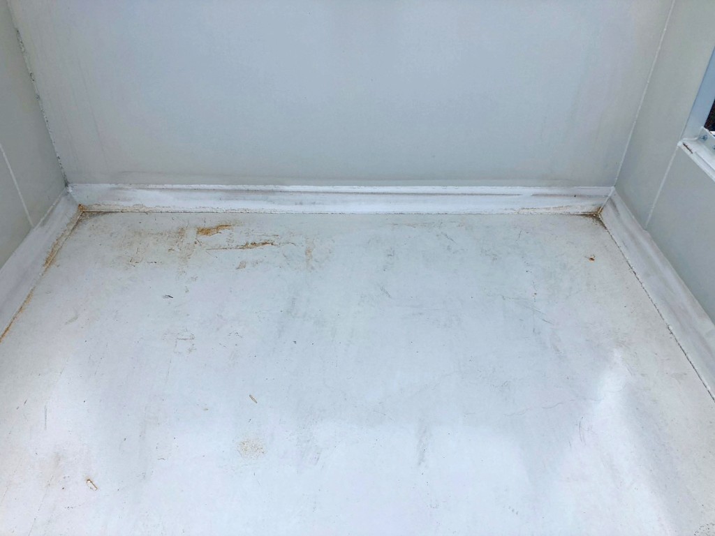 床板前方に置きサビがあります。|三菱 スーパーグレート 2PG-FV80HXの写真13