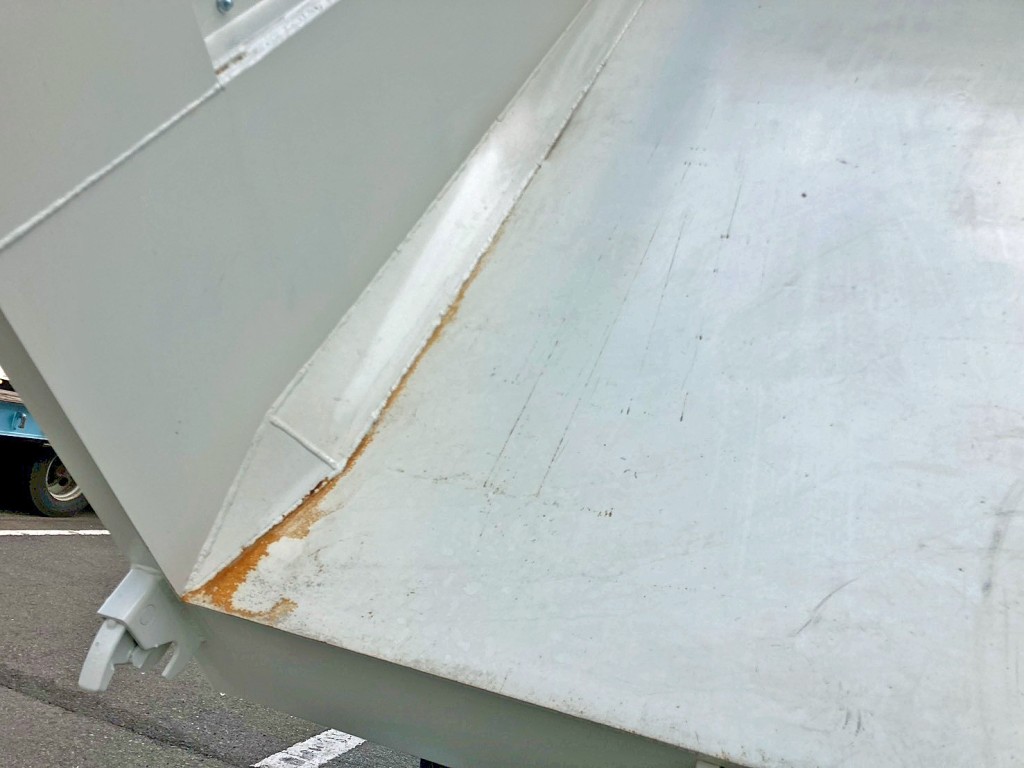 床板後方助手席側に置きサビがあります。|三菱 スーパーグレート 2PG-FV80HXの写真18