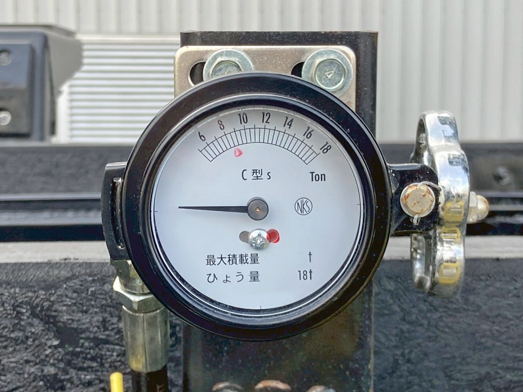 自重計です。|三菱 スーパーグレート 2PG-FV80HXの写真21