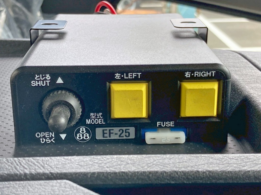 コボレーンの操作スイッチです。|三菱 スーパーグレート 2PG-FV80HXの写真30