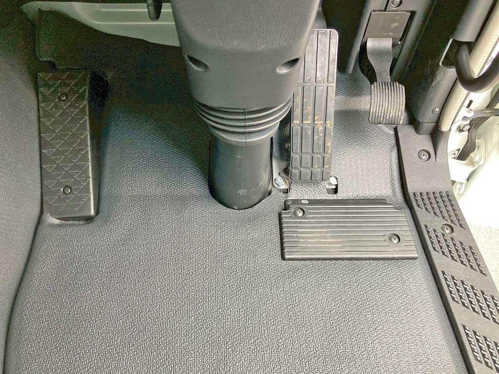 2ペダル仕様です。|三菱 スーパーグレート 2PG-FV80HXの写真32