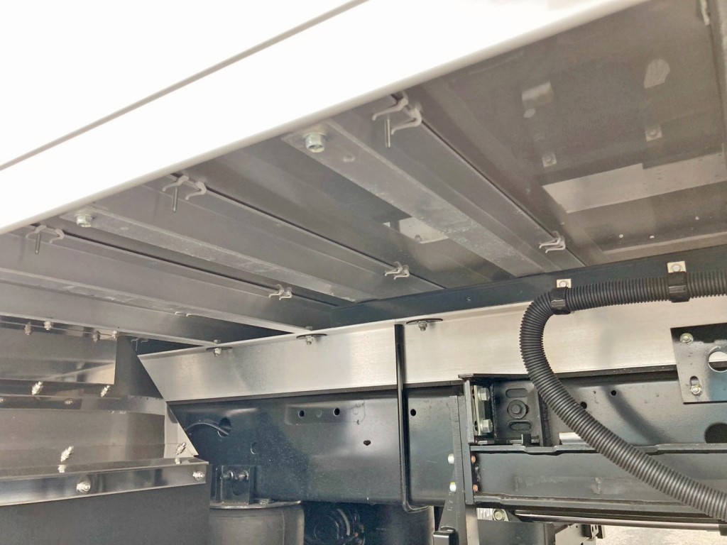 シャーシとネタの状態です。(縦ネタ・横ネタはアルミ製です)|日野 レンジャー 2KG-FE2ACGの写真6