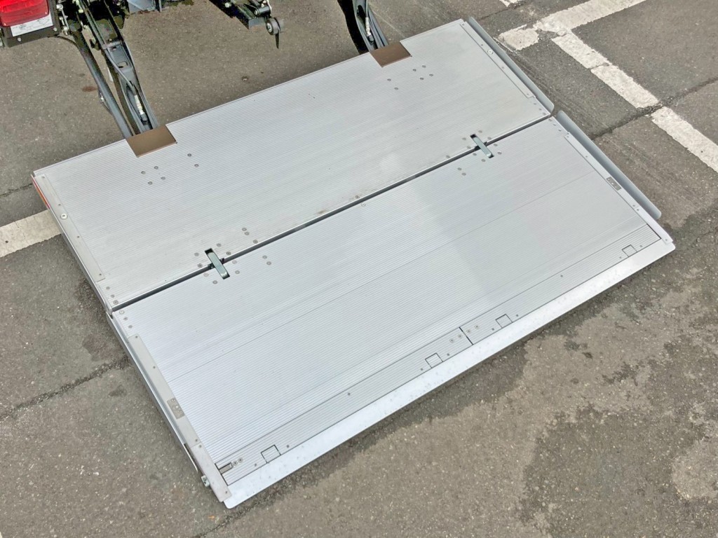 ゲートのステージの状態です。|日野 レンジャー 2KG-FE2ACGの写真14