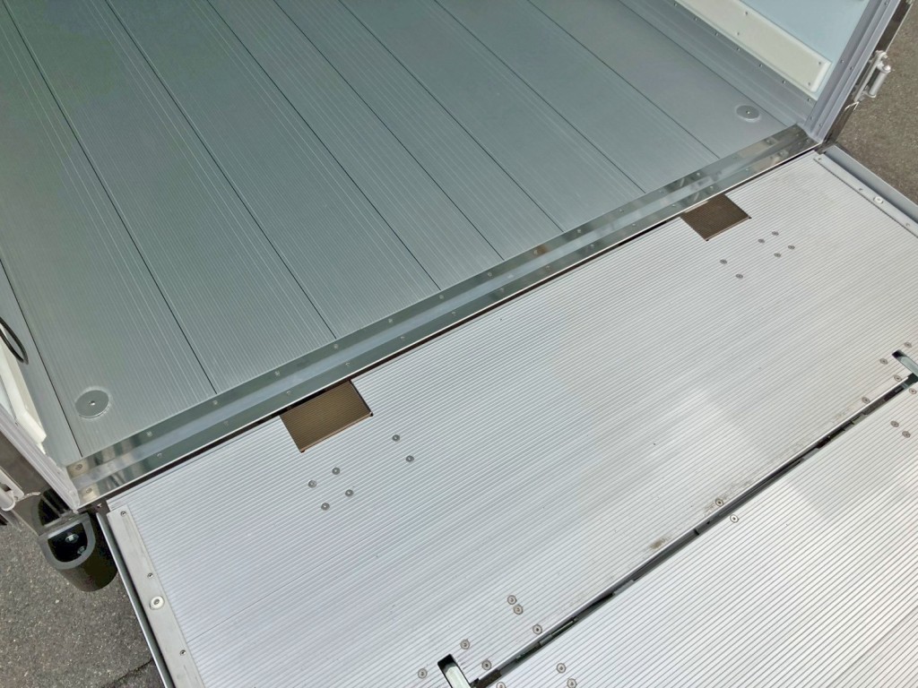 ゲートを上限まで上げた状態です。|日野 レンジャー 2KG-FE2ACGの写真15