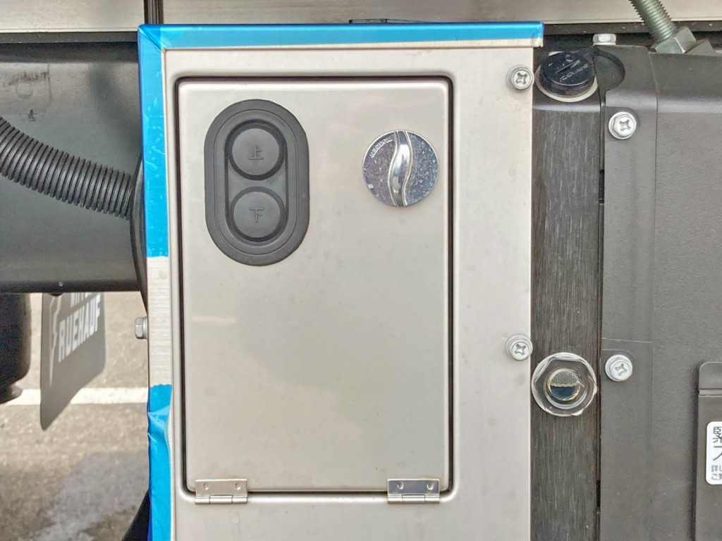ゲートの昇降スイッチです。|日野 レンジャー 2KG-FE2ACGの写真16