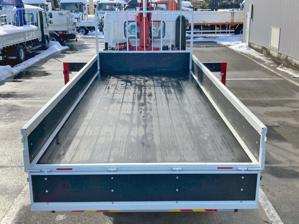 床は板張りです。|日野 レンジャー 2KG-FE2ACAの写真8