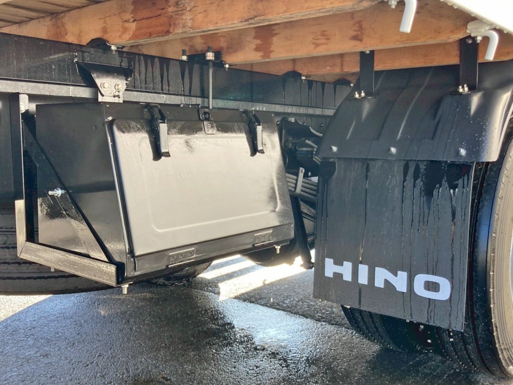 ボディー運転席側後方に工具箱が付いています。|日野 レンジャー 2KG-FE2ACAの写真11