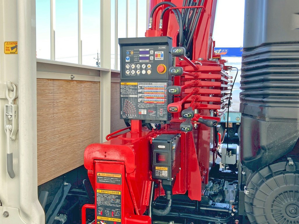 アウトリガーは差し違い式です。|日野 レンジャー 2KG-FE2ACAの写真12