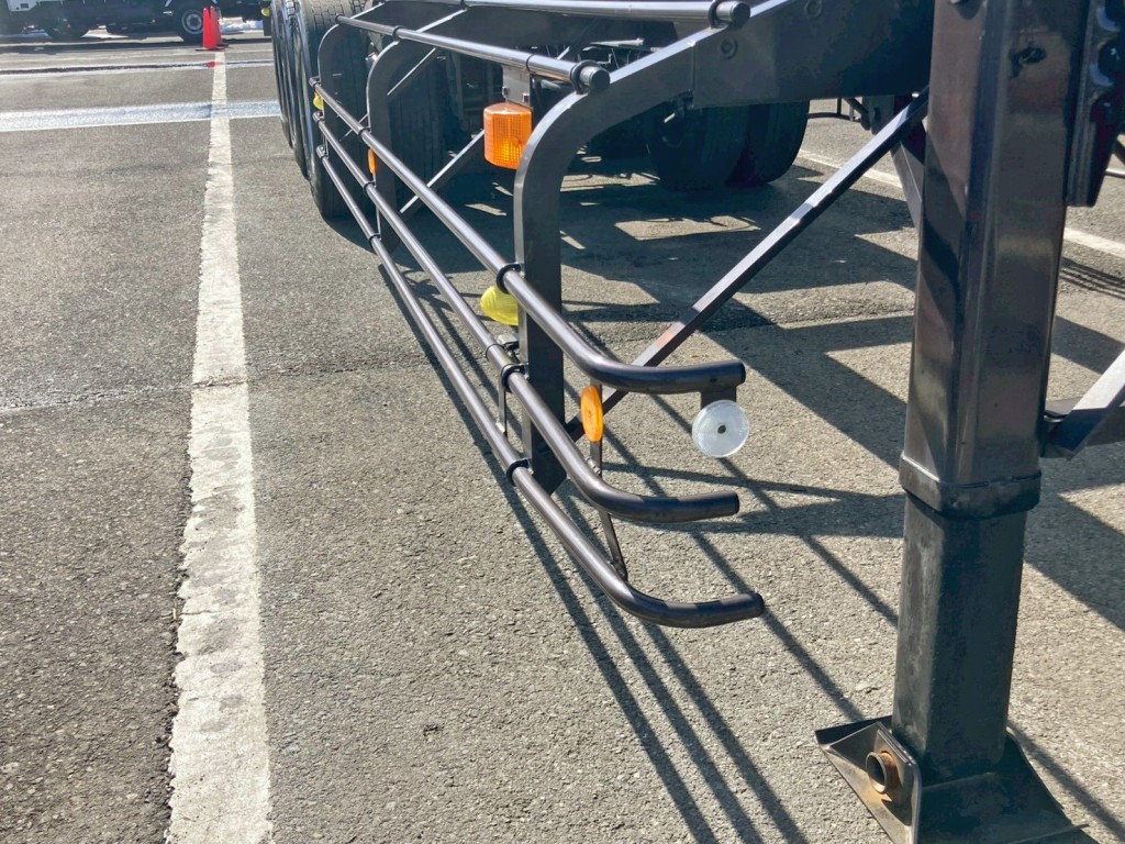 運転席側サイドバンパー前方に曲がりがあります。|東邦 TC36H1C34の写真22