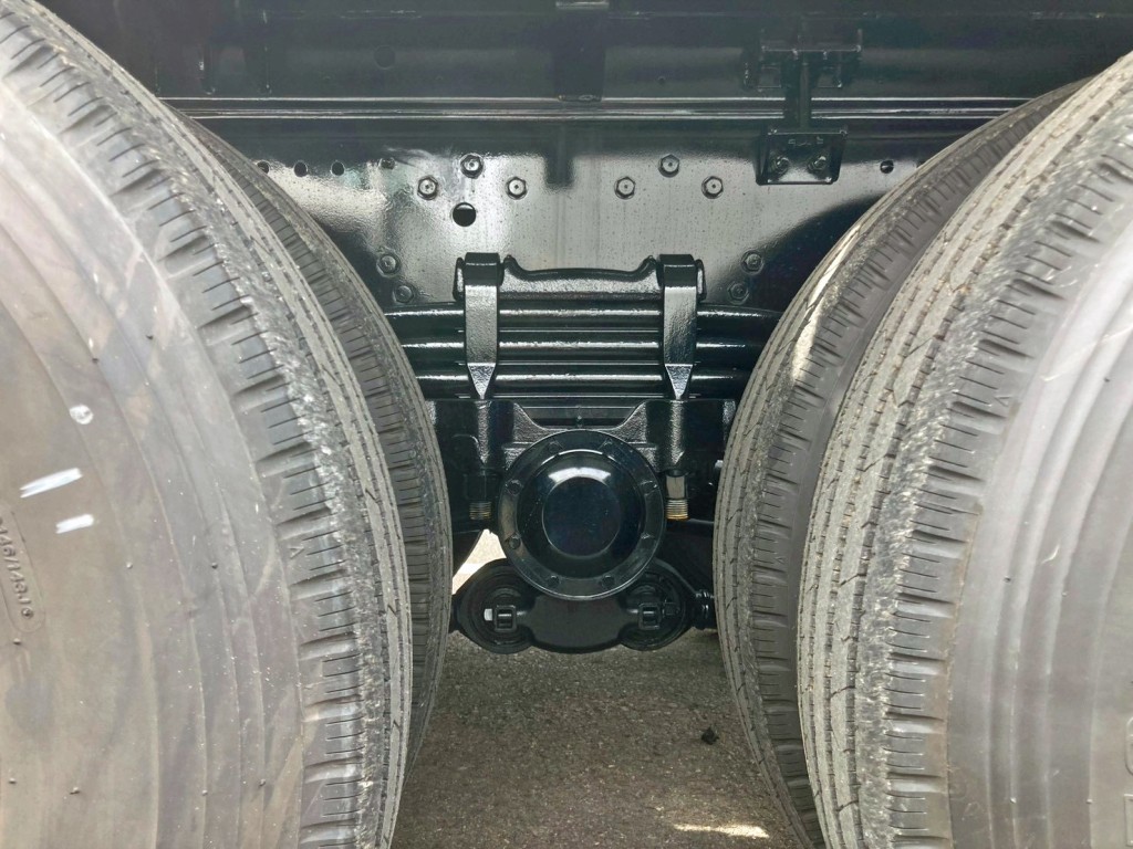 リーフサスです。|三菱 スーパーグレート 2PG-FV80VYの写真5