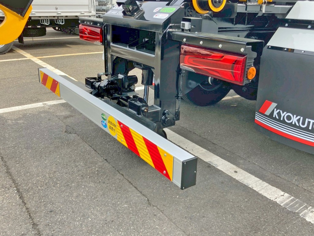 リヤバンパーを張り出した状態です。|三菱 スーパーグレート 2PG-FV80VYの写真13