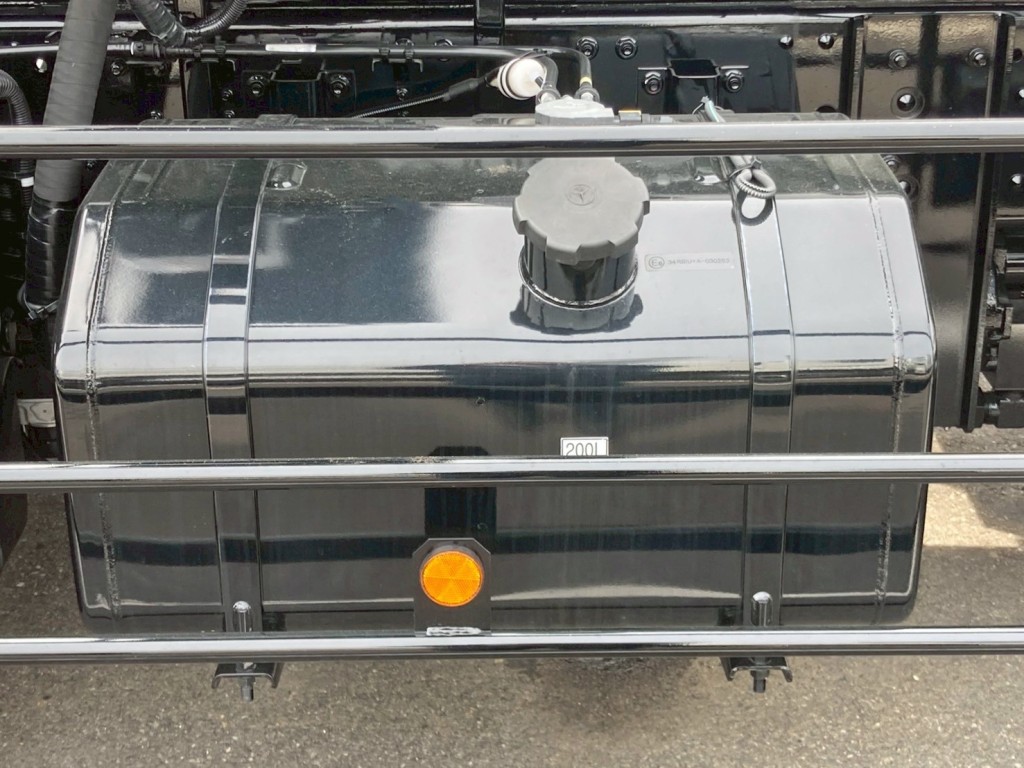 燃料タンクは200Lです。|三菱 スーパーグレート 2PG-FV80VYの写真17