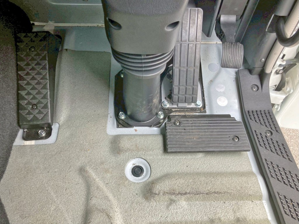 2ペダル仕様です。|三菱 スーパーグレート 2PG-FV80VYの写真23