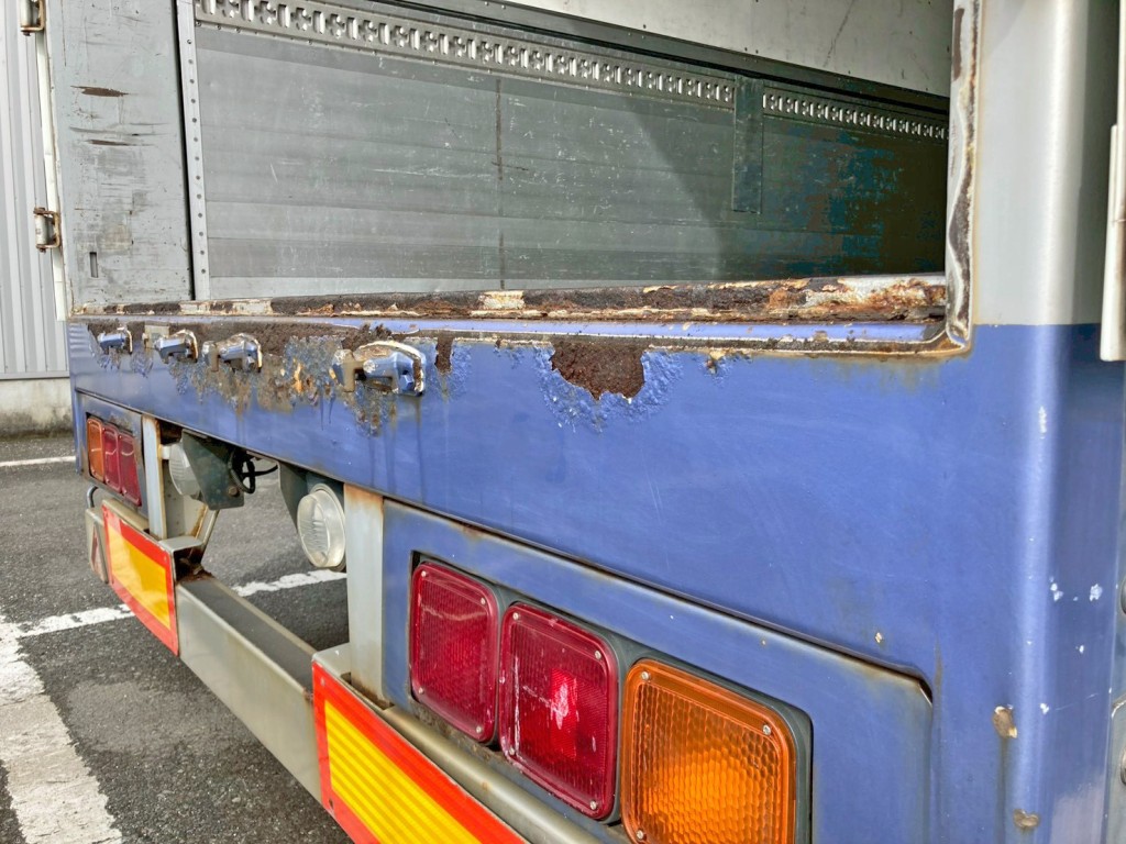 リヤレールにサビがあります。(運転席側)|トレクス  PLB34112改の写真14