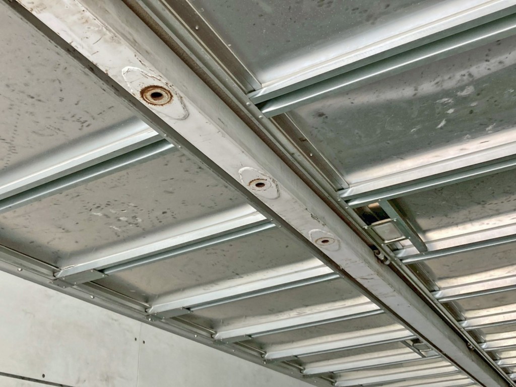 突っ張り棒の差込口です。(上部)|トレクス  PLB34112改の写真19