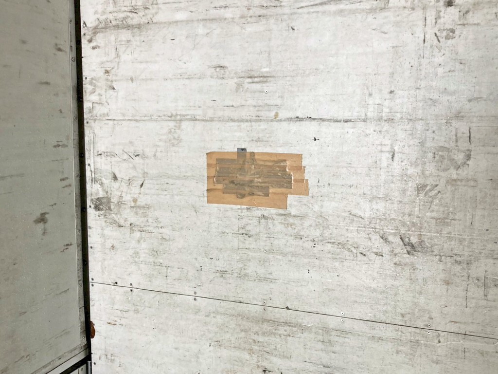 プロテクター助手席側にテープ補修箇所があります。|トレクス  PLB34112改の写真22