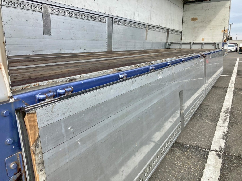 運転席側アオリ内側下部全体にヘコミがあります。(後方)|トレクス  PLB34112改の写真27