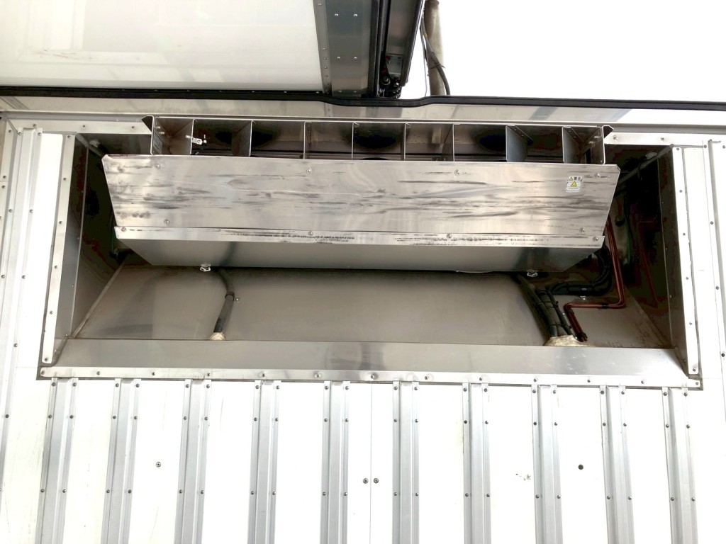 冷凍機の吹き出し口です。|日野 プロフィア 2DG-FW1AHGの写真12