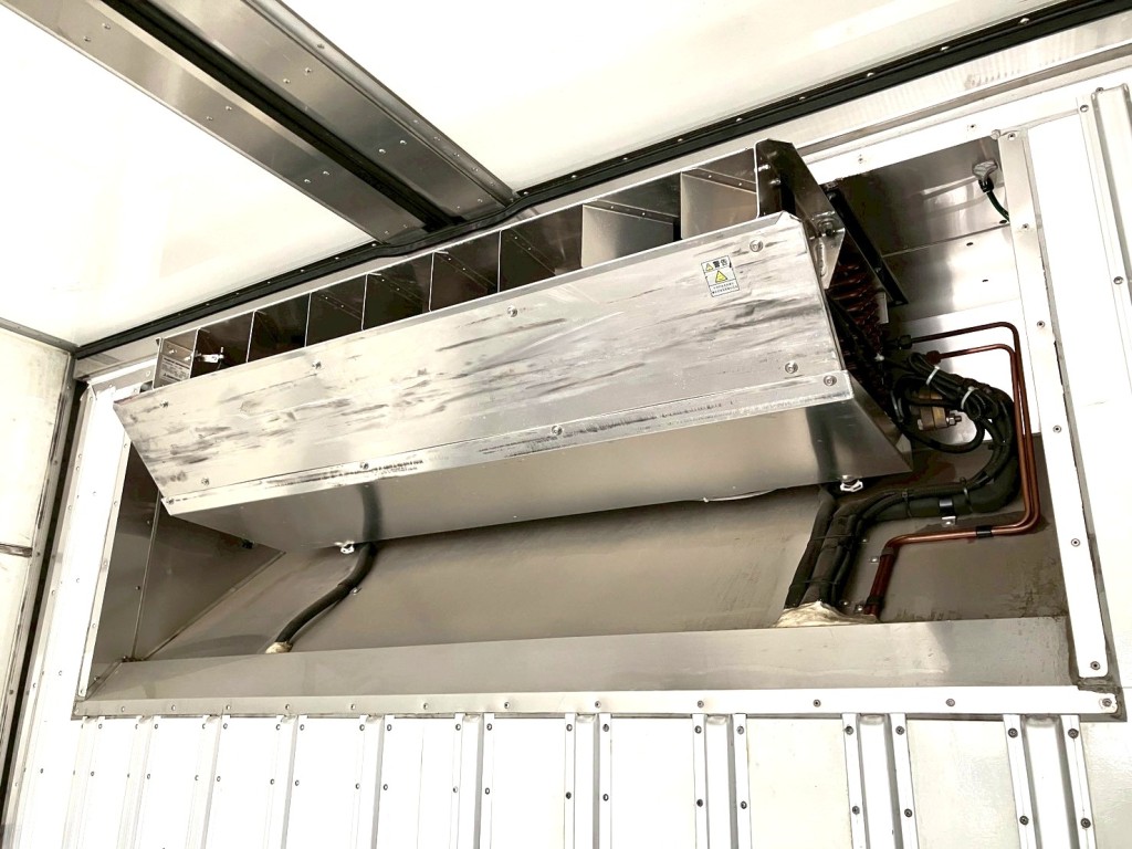 冷凍機の吹き出し口です。|日野 プロフィア 2DG-FW1AHGの写真13