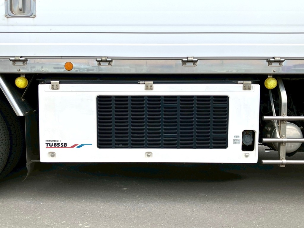 冷凍機はサブエンジン式です。|日野 プロフィア 2DG-FW1AHGの写真14