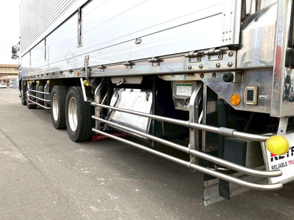 助手席側後方に工具箱が付いています。|日野 プロフィア 2DG-FW1AHGの写真37