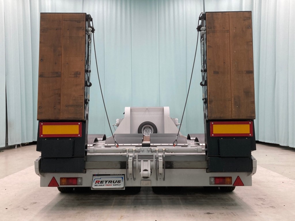 歩みはオートスライド機能付きです。(歩みを広げた状態です)|トレクス  PMR440CGの写真16