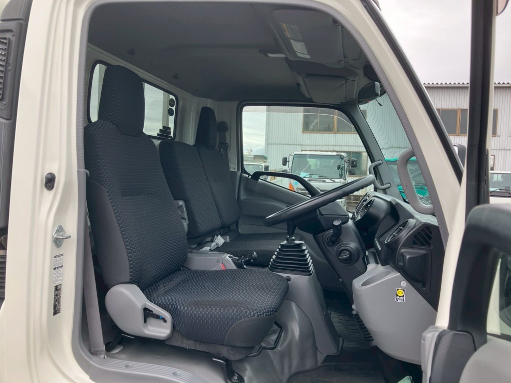 乗車定員は3名です。|トヨタ カゼット 2KG-XZU775(4WD)の写真7