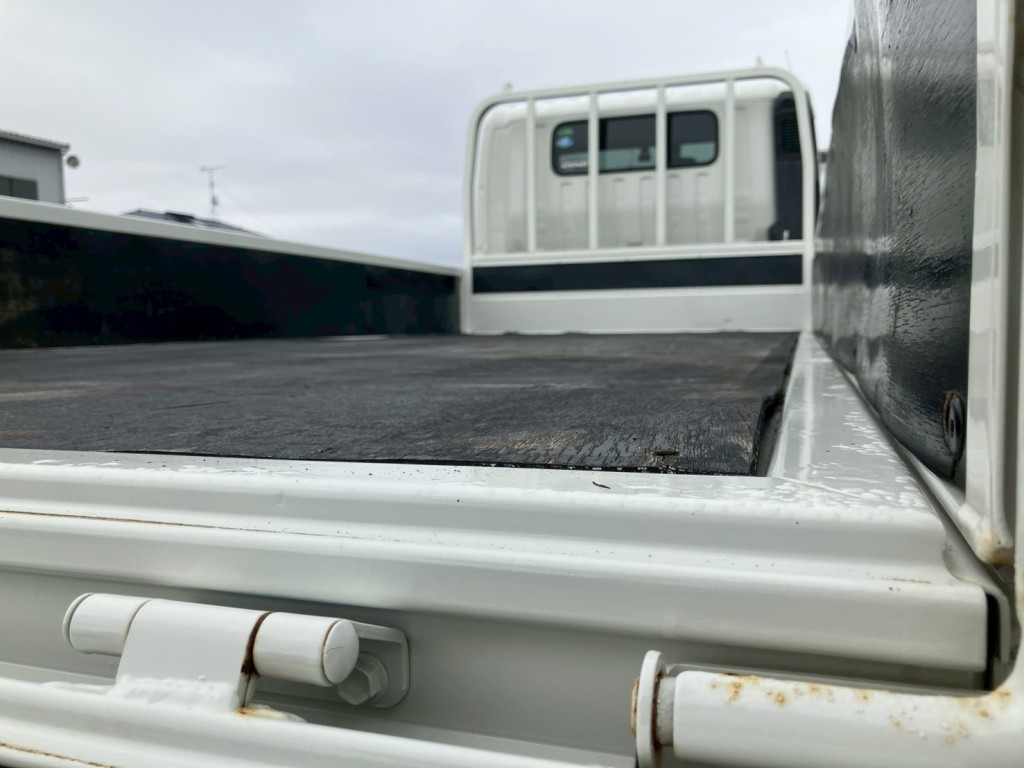 床板に波打ちがあります。|トヨタ カゼット 2KG-XZU775(4WD)の写真14