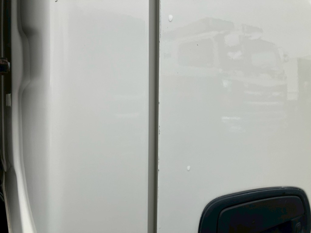 運転席側ドアにキズがあります。|トヨタ カゼット 2KG-XZU775(4WD)の写真22