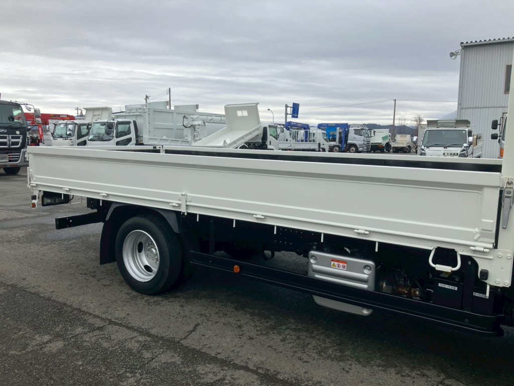 運転席側ボディーに仕上げ塗装されています。|トヨタ カゼット 2KG-XZU775(4WD)の写真24