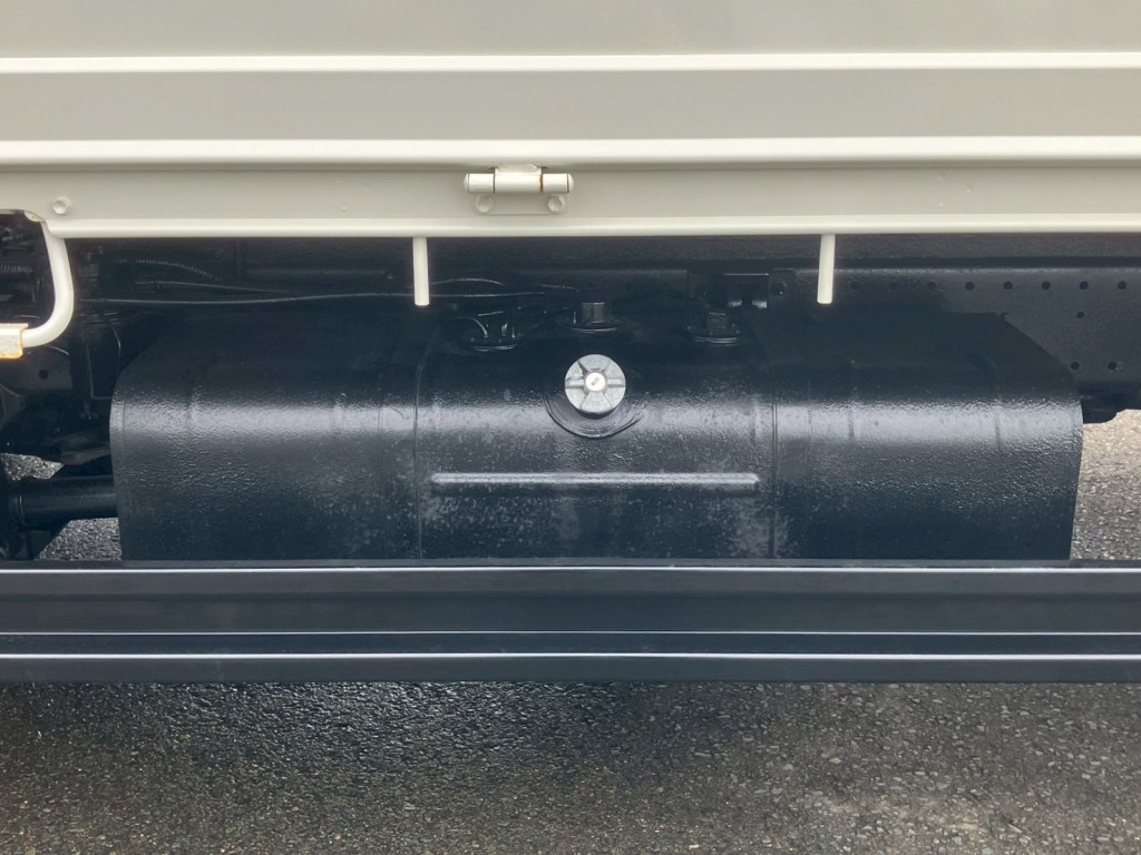 燃料タンクは100Lです。|トヨタ カゼット 2KG-XZU775(4WD)の写真29