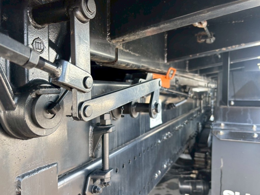 シャーシとネタの状態です。|日野 プロフィア 2DG-FS1AHEの写真7