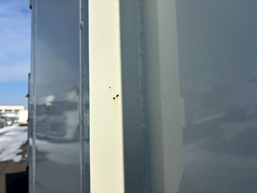 ボディ運転席後方に置き錆があります。|日野 プロフィア 2DG-FS1AHEの写真21