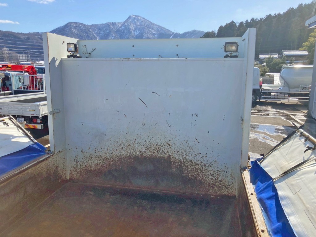 ボディー前方左右にコボレーンストッパーが付いています。|三菱 スーパーグレート QKG-FV60VXの写真14