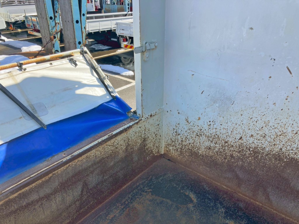 助手席側ストッパーの状態です。|三菱 スーパーグレート QKG-FV60VXの写真15