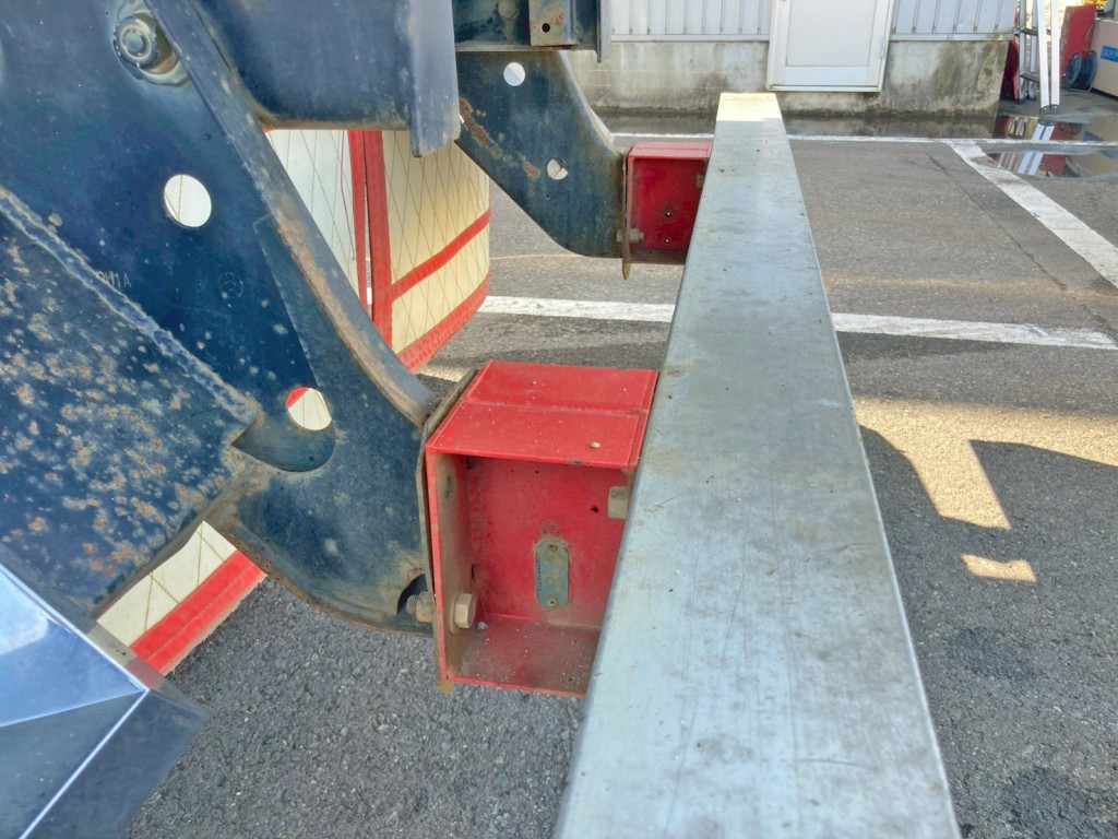 リヤバンパースペーサーは車検非対応です。(助手席側)|三菱 スーパーグレート QKG-FV60VXの写真30