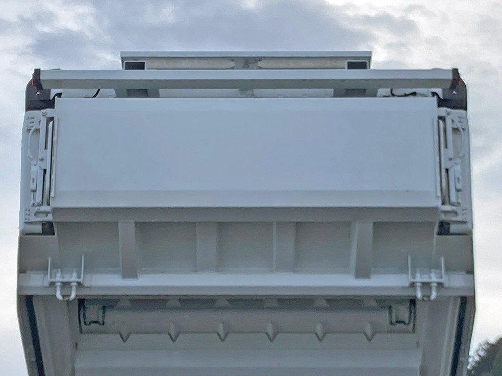 汚水タンク底面の状態です。|日野 デュトロ 2KG-XZU710M(2WD)の写真8