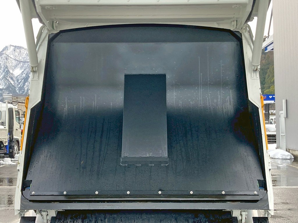 排出板の状態です。|日野 デュトロ 2KG-XZU710M(2WD)の写真11