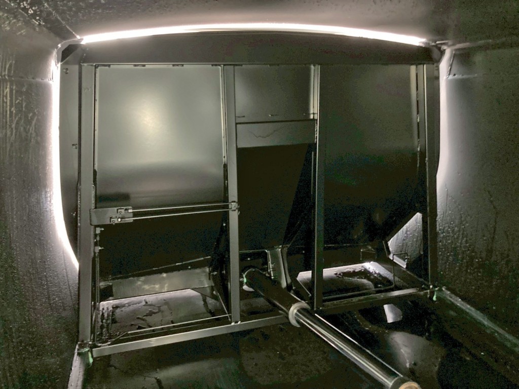 排出板裏側の状態です。|日野 デュトロ 2KG-XZU710M(2WD)の写真13