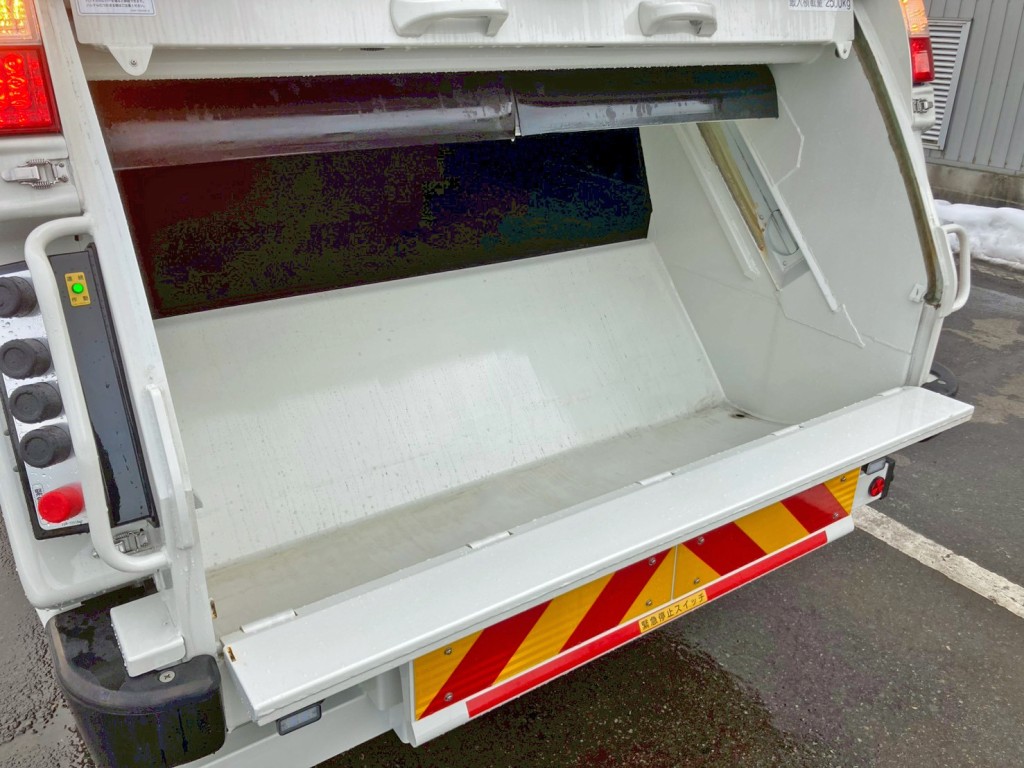 積み込み方式はプレス式です。|日野 デュトロ 2KG-XZU710M(2WD)の写真16